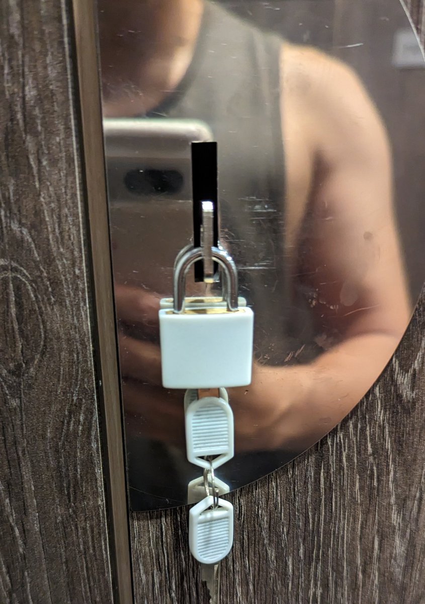 我的可愛白色小鎖鎖🥰