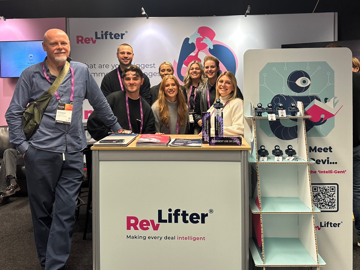 RevLifter's tweet photo. π The RevLifters - and Revi - are back for the final day of the PI LIVE Europe show π
There's still time to catch up with us on stand #5! What are your biggest eCommerce challenges? There's an intelligent offer for that... π§ π¦Ύ
#eCommerce #PILIVE #PILIVEeurope https://t.co/Il3AYdzVE3