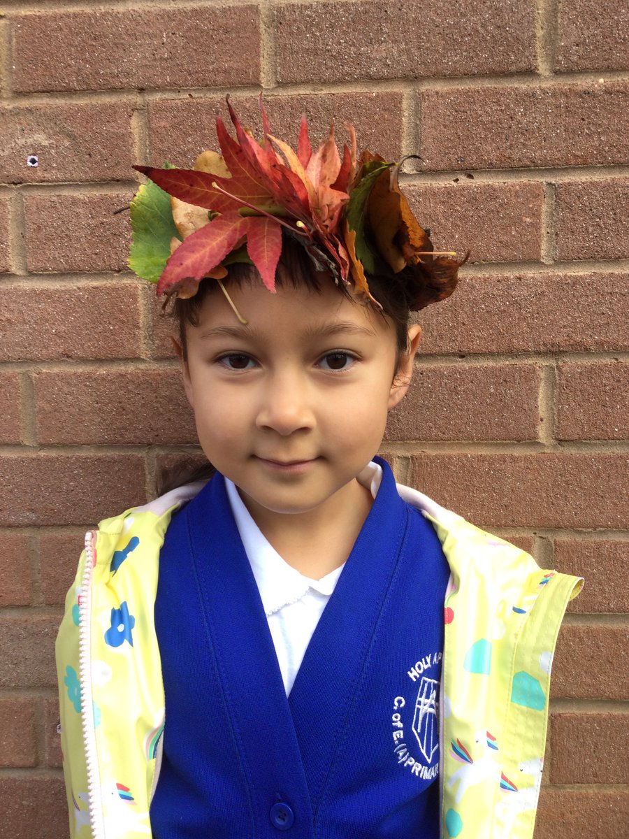 HAprimaryschool's tweet photo. Class 1 have had a wonderful morning making willow leaf crowns and then toasting marshmallows on the fire pit. https://t.co/iPzD70PlaT