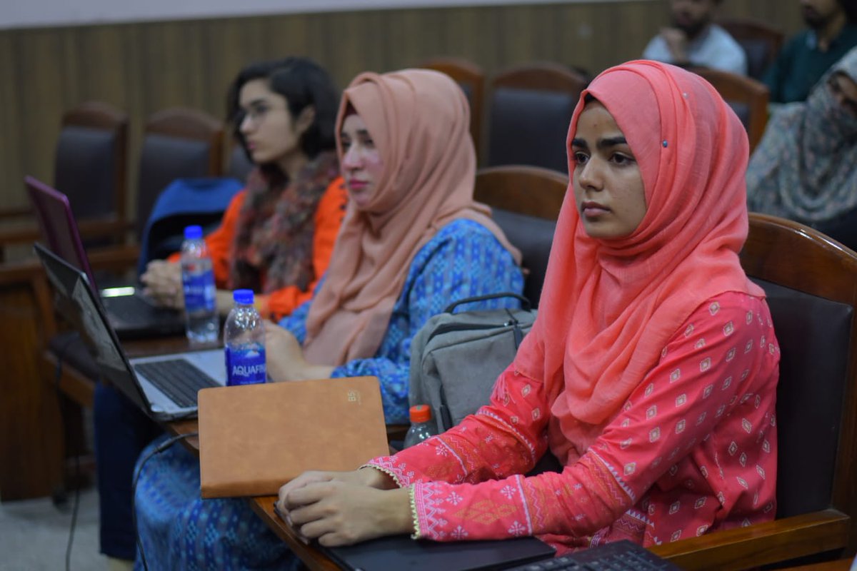 IgniteNTF's tweet photo. (g)📸 Dive into the Digital Transformation at KICS, UET Lahore! 🚀Witness the incredible learning journey unfolding at the #DigitalPakistan #CybersecurityHackathon2023 Hands-on Training Workshop!💡#LahoreWorkshop #MOITT #Ignite #Hackathon2023 #UETLahore #Cybersecurity https://t.co/Ry79cbC4z2