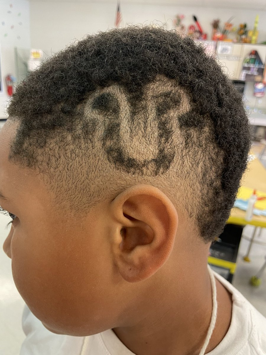 MrsSiddonsArt's tweet photo. Art is everywhere! Even hair! #coltpride #buildyourhappy @Parr2Pineapples @NBSPTO @law281 @220Arts https://t.co/MVHVAygtQs