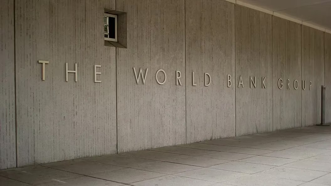 OnChain_Finance's tweet photo. Euroclear, a major European clearinghouse, has made a big move in the world of digital finance. 

They've unveiled their Digital Securities Issuance (D-SI) business with the World Bank's €100 million digital bond issuance. 🌐💰