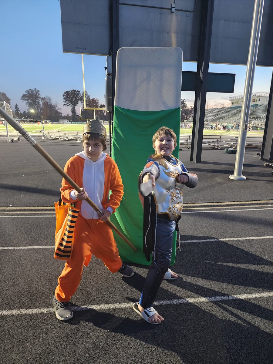 LizzyB815's tweet photo. The boys had a great time at the B.U.D.S. trick or treat last night! Thank you for all your hard work putting together such an awesome event! https://t.co/lX6UGWJyyC