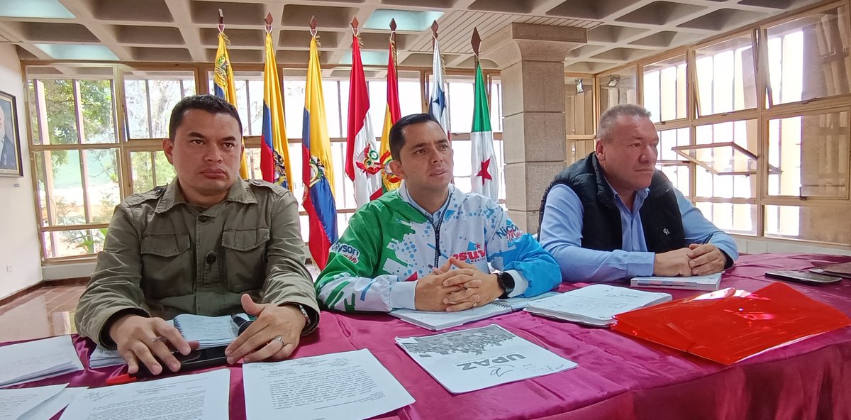 LaBBunke's tweet photo. #Ahora

Reunión ordinaria del equipo político Municipal Libertador junto al enlace Político, Alcalde @Jesusaraque21,  enlaces políticos Parroquiales y la JPSUV.

#ActivosYFirmes en defensa del ESEQUIBO y en la conformación de las #UPPAZ

@dcabellor
@JEHYSONGUZMAN
@PartidoPSUV https://t.co/F87ASwwiIS