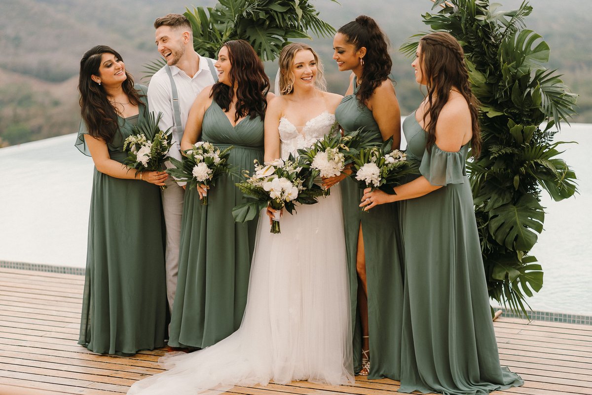 In a true friendship, one look can say a thousand words 💚
•
•
•
Captured by: @rawshoots
#costaricaweddingplanner #costaricaweddings #CostaRica #DestinationWedding #DestinationWeddingCostaRica #DestinationWeddingPlanner #WeddingCoordinator #WeddingAbroad #Trop...