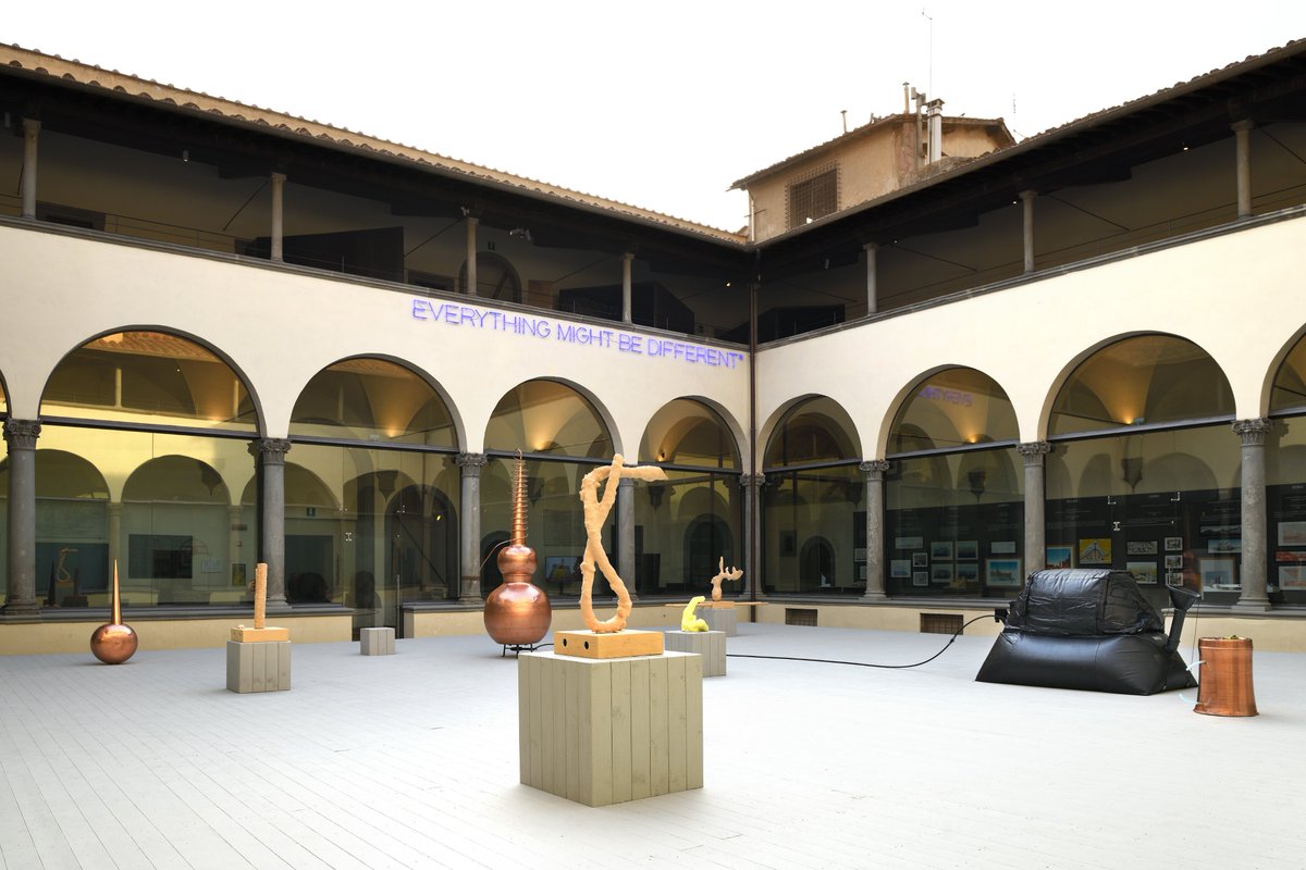 Con la mostra ENDO di Namsal Siedlecki il cortile del Museo Novecento diventa metaforicamente un ventre, una sorta di stomaco, in cui l’artista espone una serie di sculture in stretto dialogo tra loro, concepite come un’unica grande installazione.