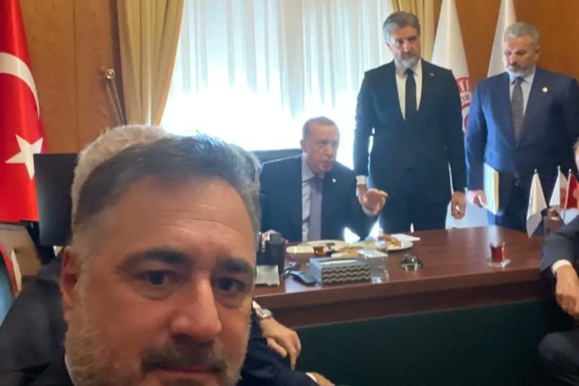 gokhansaricam's tweet photo. AK Parti TBMM Grup Toplantısı Sonrasında Cumhurbaşkanımız Sn. Recep Tayyip Erdoğan ile bir araya gelerek Grup Toplantısı iştişarelerde bulunduk.

Cumhurbaşkanımızın Kırklareli'mize selamları var.. https://t.co/NDKHwZTbN6