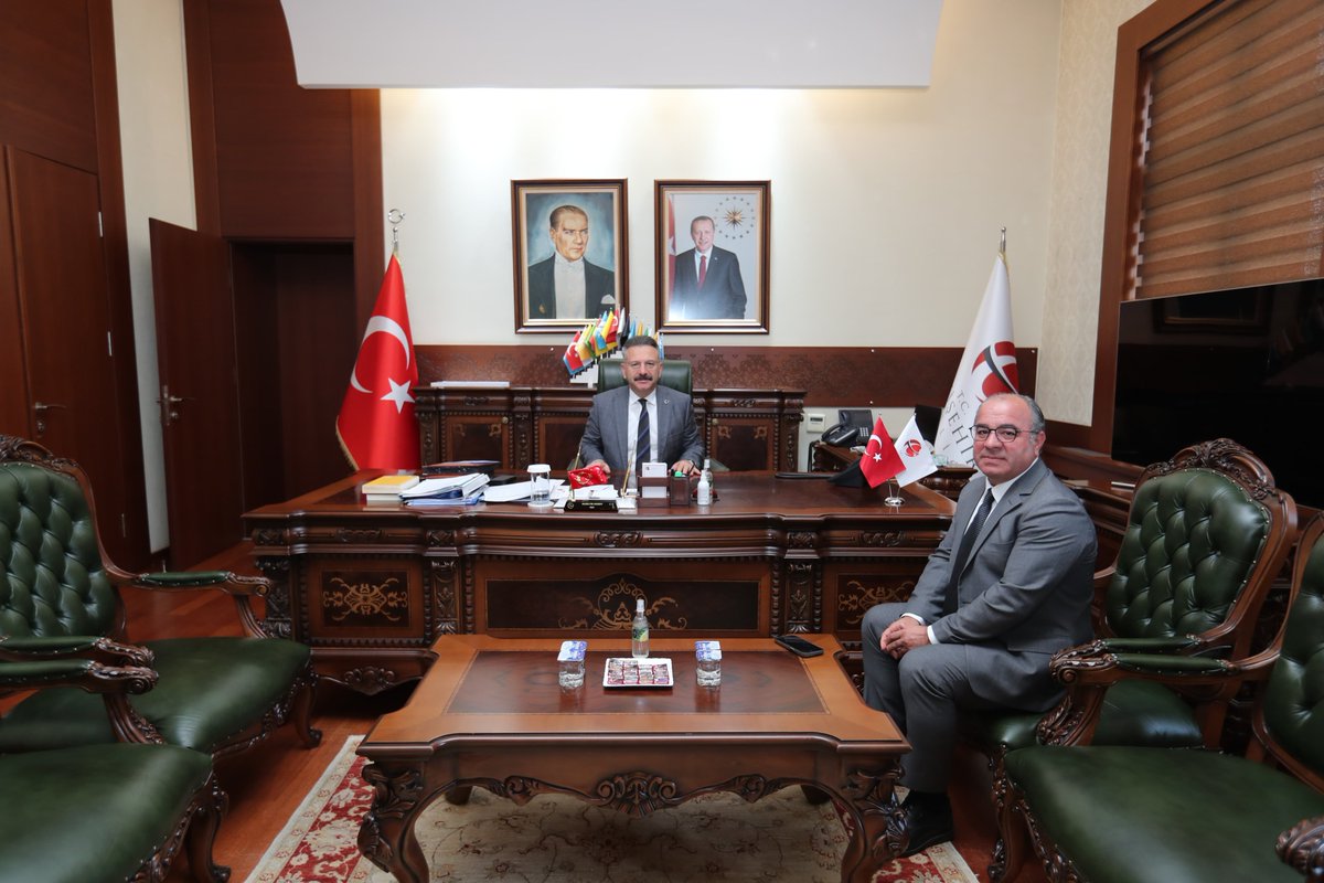 Gelişim Okulları Yönetim Kurulu Başkanı Erdal Şahbaz, Valimiz Sayın Hüseyin Aksoy'a hayırlı olsun ziyaretinde bulundu.