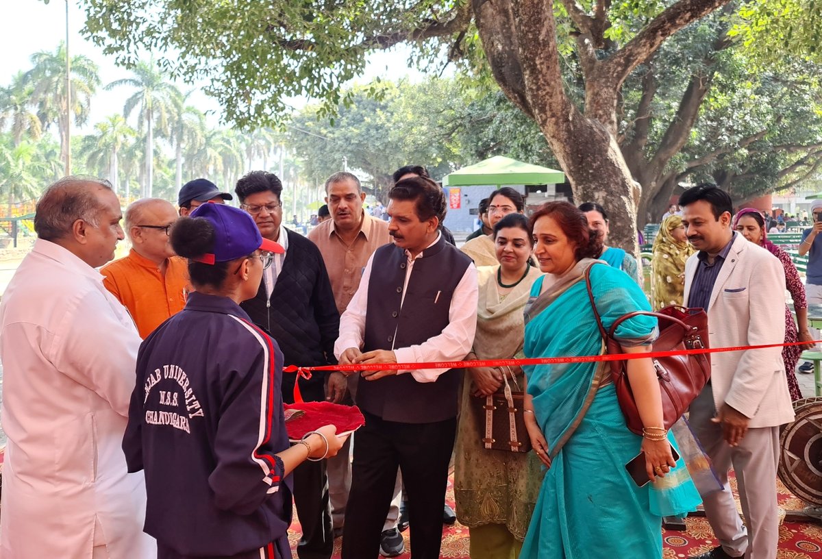 OfficialPU's tweet photo. NSS, PU celebrated khadi Mahotsav and organized khadi exhibition under the leadership of Dr. Parveen Goyal,Prog. Coordinator,NSS,PU. Prof.Sanjay Kaushik, DCDC, Sh. Narinder Singh from Ministry of MSME &amp; Prof. Simrit Kahlon, DSW(W), faculty, staff and students of PU were present. https://t.co/cu8xNJoTMm