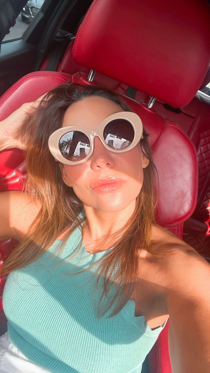 ErikaEscalanteL's tweet photo. Hay cuotas para:
Migrantes
Trans
Pobres ( aunque no lo crean)
Mujeres
Gays
Indígenas
Si se trata de pedir y legislar con las 🐾
Pues pido una cuota para #Divorciadas de esas si somos un montón y representaríamos más al pueblo que cualquiera de las anteriores 🙊
Byeeee me retiro lentamente jajaja 🫠