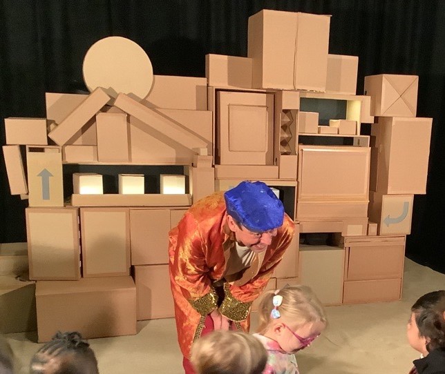 CViewNursery's tweet photo. We all enjoyed Boxed Up @WHALE_Arts and even got to meet one of the box puppets after the show! @StoriesUntoldUK @CanalViewPSEdin #onlyatcanalview https://t.co/1L9ixY1MI9