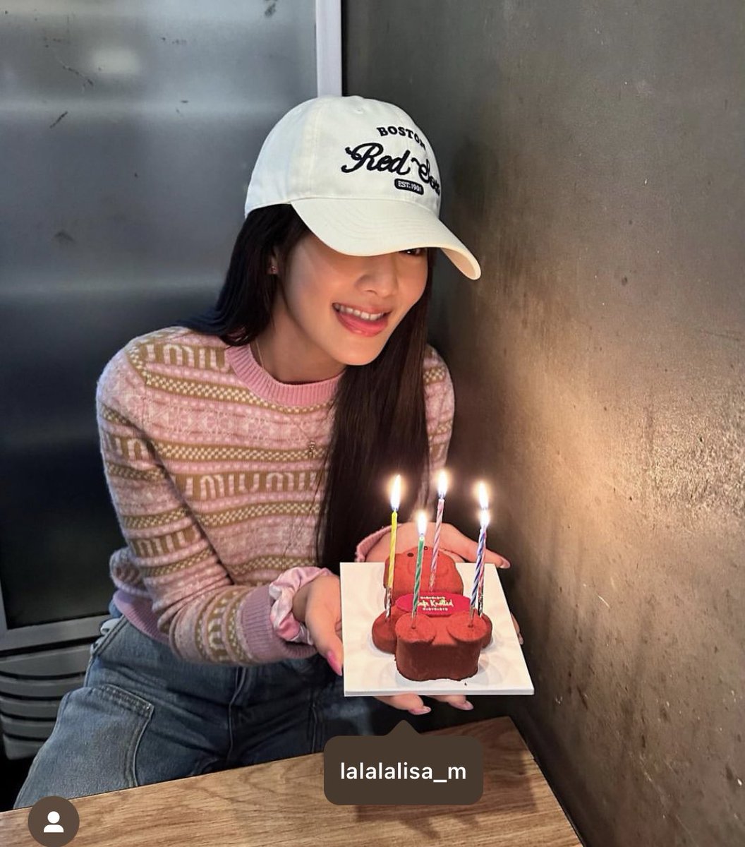 BLACKPINKBRASIL's tweet photo. 📲 Atualização de Minnie ((G)-Idle) com Lisa no Instagram.

#LISA #BLACKPINK https://t.co/q60Yomovwk