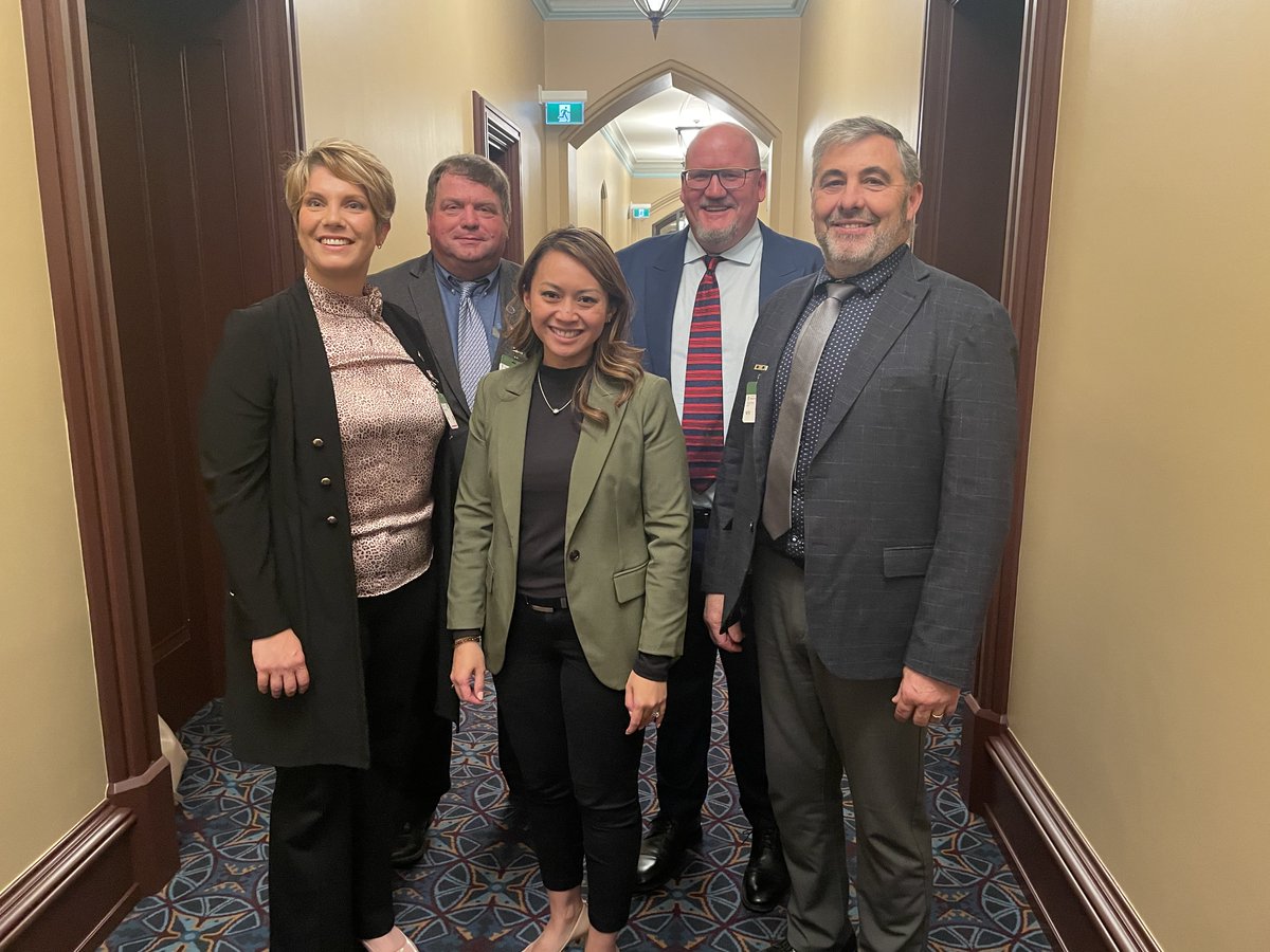 OntarioPorkNews's tweet image. Yesterday, Ontario Pork Board members and Ontario’s representatives on the @cdnpork Board participated in multiple meetings with policymakers, representing the interests of provincial pork producers at the national advocacy meetings in Ottawa.