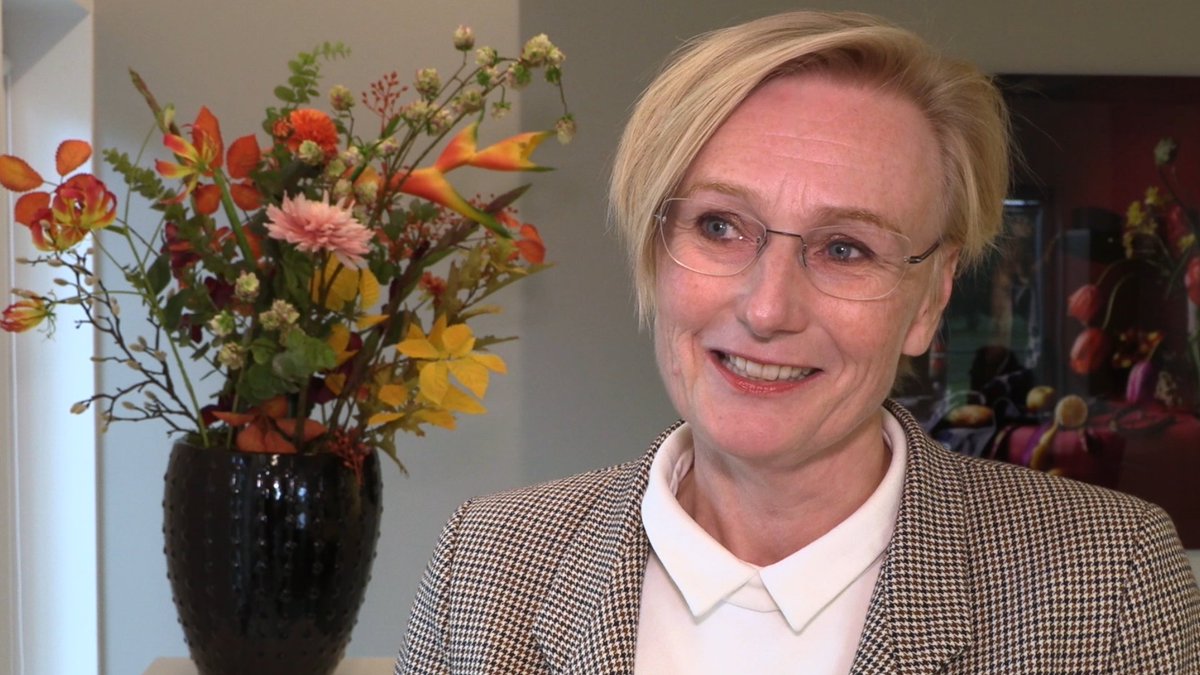 VIDEO | Burgemeester Besselink levert met trots de ambtsketting van Bronckhorst in. 'Een dubbel gevoel want ik heb het hier ongelofelijk naar mijn zin' bitly.ws/YuR8