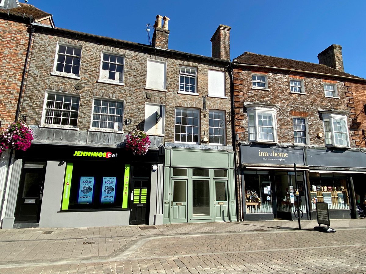 ShaneAtQuintons's tweet photo. Prominent retail unit on the pedestrianised part of Bartholomew Street  #Newbury available To Let………https://t.co/BNOuqgBCbE https://t.co/grCbukf3mR