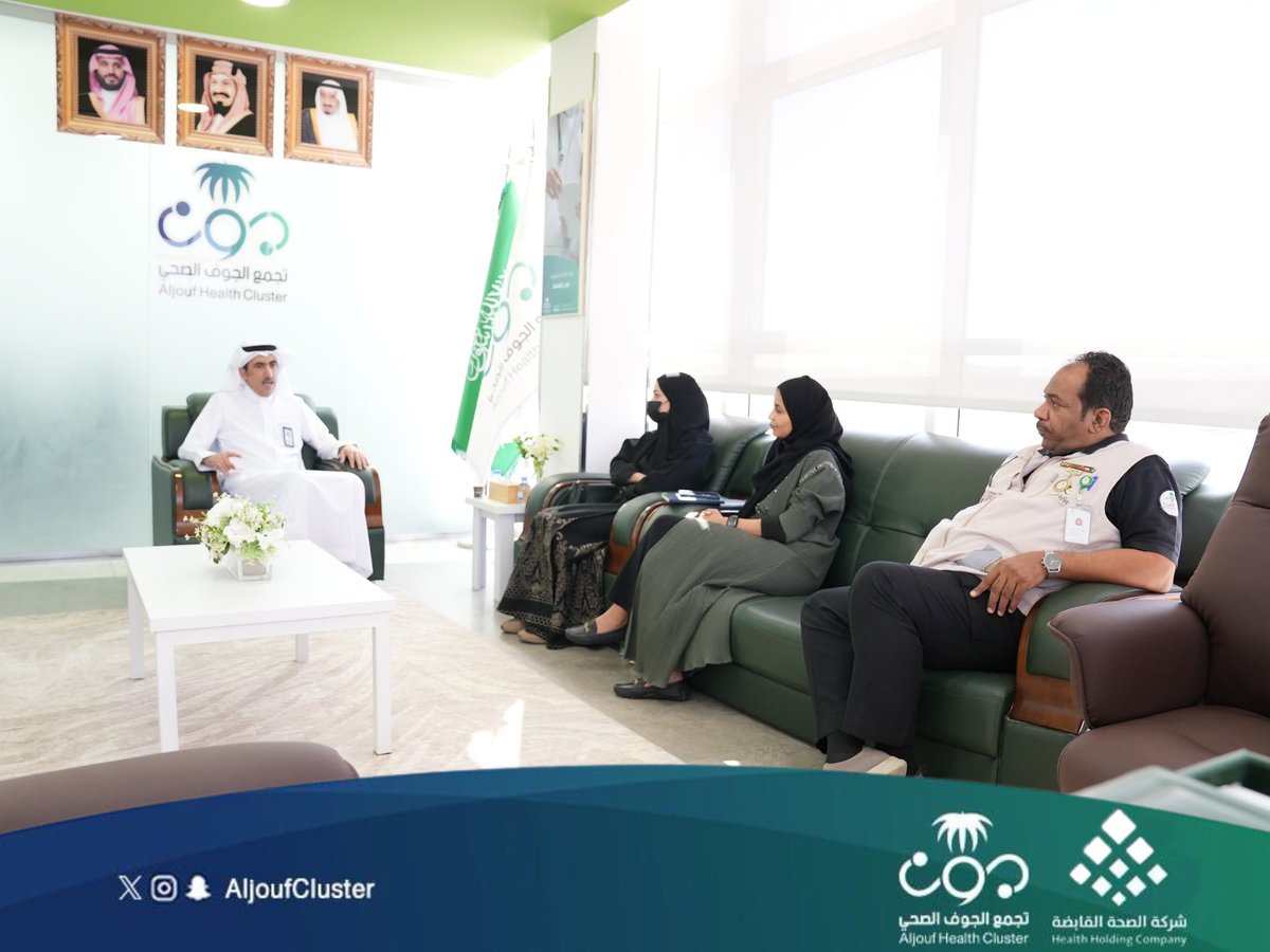 AljoufCluster's tweet photo. فريق من وزارة الصحة يناقش تقييم غرف العزل بمستشفى إرادة للصحة النفسية لتذليل كافة الصعوبات والعمل على رفع رضا المستفيدين . https://t.co/TBeyUwdvcN