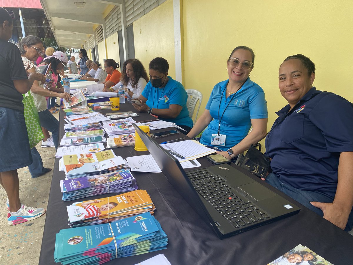 JuliaLoiza's tweet photo. ¡Buenos días a todos! Ya comenzamos la Feria de Salud y Servicios del Senado en el Centro Municipal Carlos Escobar. Ven y aprovecha estos beneficios hasta mediodía #LoizaFlorece https://t.co/HxdC27Q7Hk