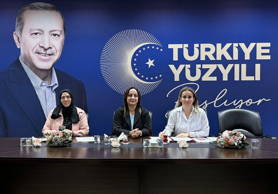AvCanguloglu's tweet photo. Ak Parti Başakşehir İlçe Başkanlığımızda Haftalık Toplantımızı, İlçe Kadın Kolları Başkanı Sayın Nurdan Ertuğrul Hanımefendi Başkanlığında Gerçekleştirdik.   #HepYeniHepİleri #AdımAdımİstanbul #KadınlarlaBüyükTürkiyeYolunda
@salihademirer @akpartibasakseh @nurdanert https://t.co/ZXSfgtqyIc