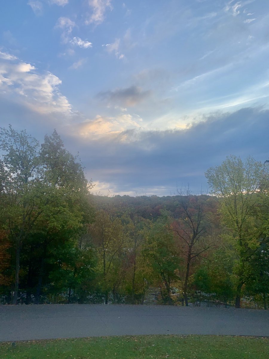 KimRoyCranston's tweet image. What a beautiful fall morning in the Ozarks! We’re getting ready for MOASBO’s Support Staff Conference.
Excited to see everyone. #moasbo #FallistheBest