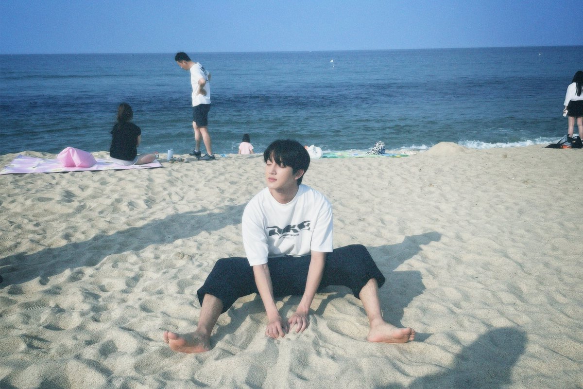 mint__chu's tweet photo. 1학기 종강하고 여름방학때 바다보러간 커플 범봉같아요

즤뱜이가 보는 쟤혅이는 늘 이럴거아니야.... https://t.co/PfX6pRFCTB