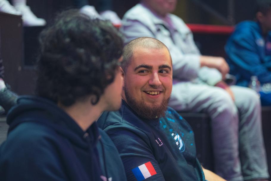 scald_esports's tweet photo. Quand il te regarde comme ça t'as tout gagné... 💙
Nos managers RL ont renfilé les crampons en participant à la première édition #SwitchScore de @alsa_lan et @AlsaceArena ! (avec un Scaldien infiltré... 🎙️)
Merci à @Tim_Prt et @ImREOlution d'avoir immortalisé cet instant. 📸 https://t.co/lz5QW9Oc4T