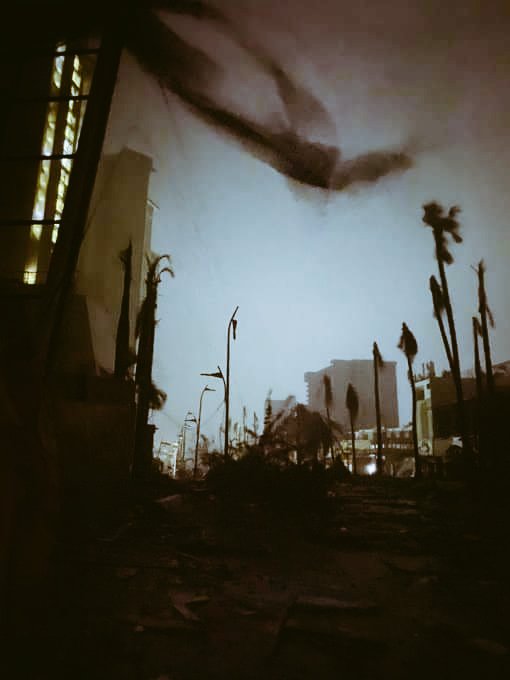 Victorleaks's tweet photo. La devastación que estamos viendo esta mañana en #Acapulco tras el paso del huracán #Otis es desoladora.

Ojalá las autoridades estén a la altura del desastre, porque en México es la sociedad civil la que tiene capacidad de reacción ante las tragedias, no el gobierno. https://t.co/OvdNAYVR7Q