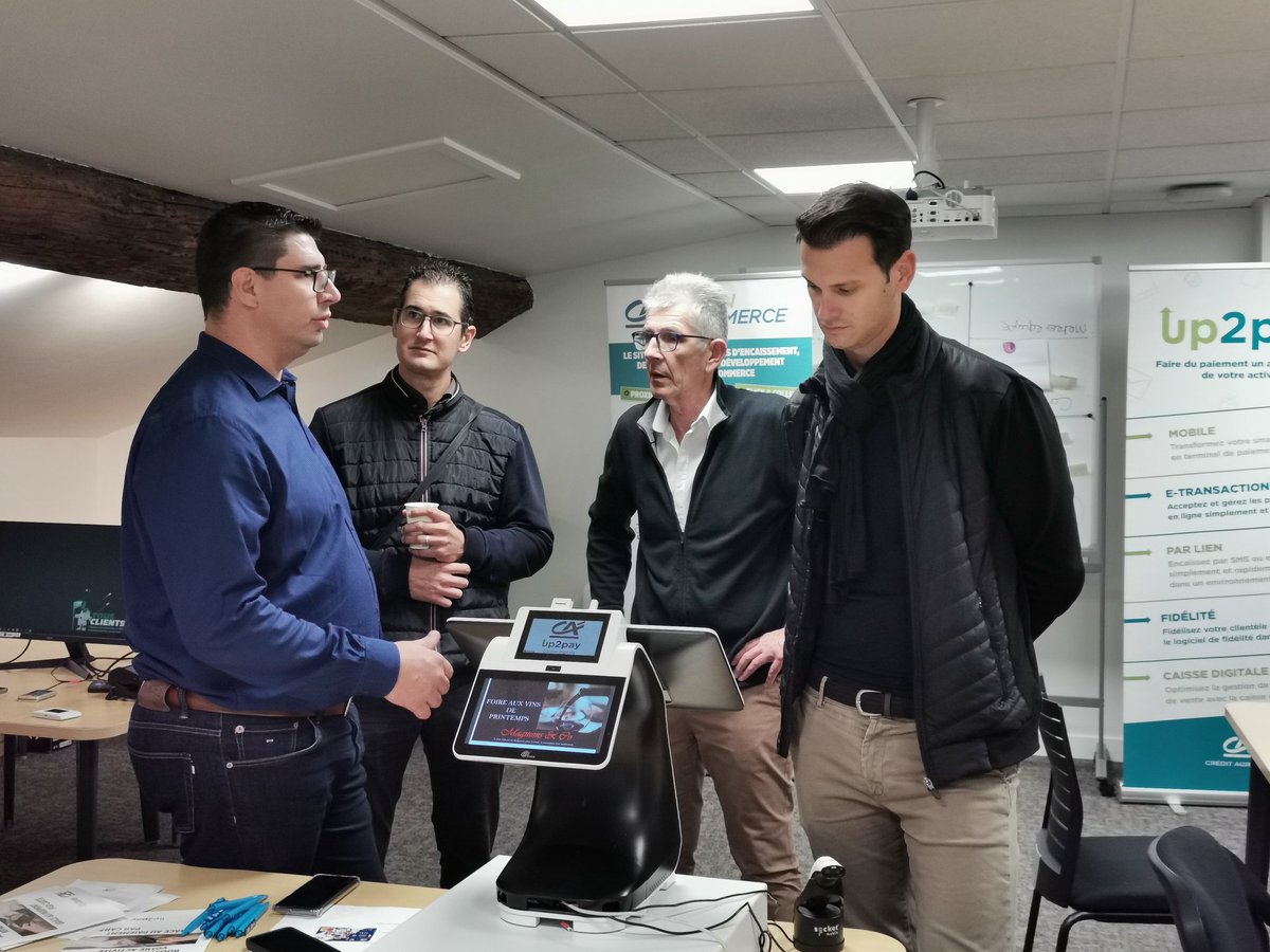 Ce matin dans l'agence Crédit Agricole Centre-Est de Bourgoin Chateau, nous avons organisé une rencontre avec l'association de commerçants "Passion Commerces" en présence des élus, chefs d'entreprises, partenaires et collaborateurs. Pour découvrir la gamme monétique Up2pay.