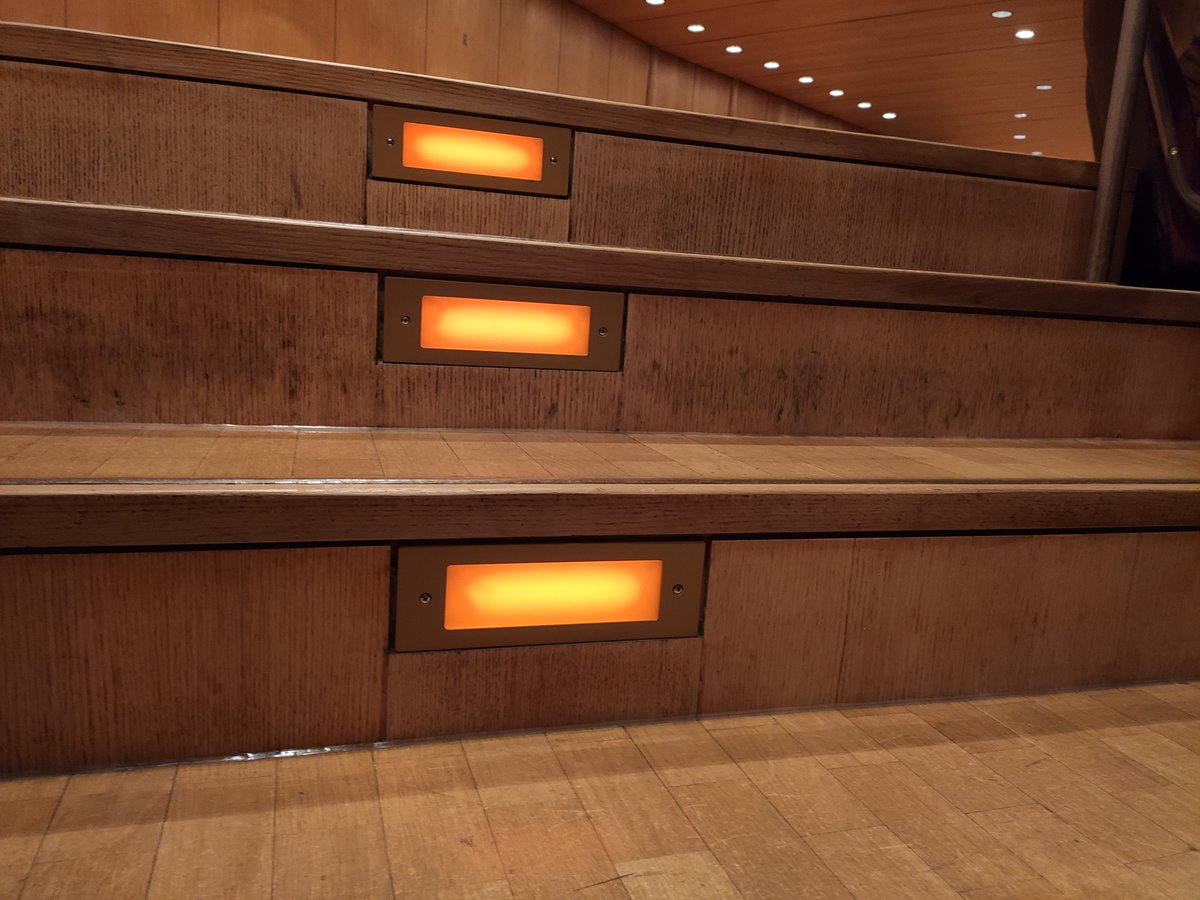 Die <a href="/koelnmusik/">Kölner Philharmonie</a> ist von Kotzolt mit einigen hundert individuellen Stufenleuchten ausgestattet worden.

Ein tolles Ergebnis 🤗