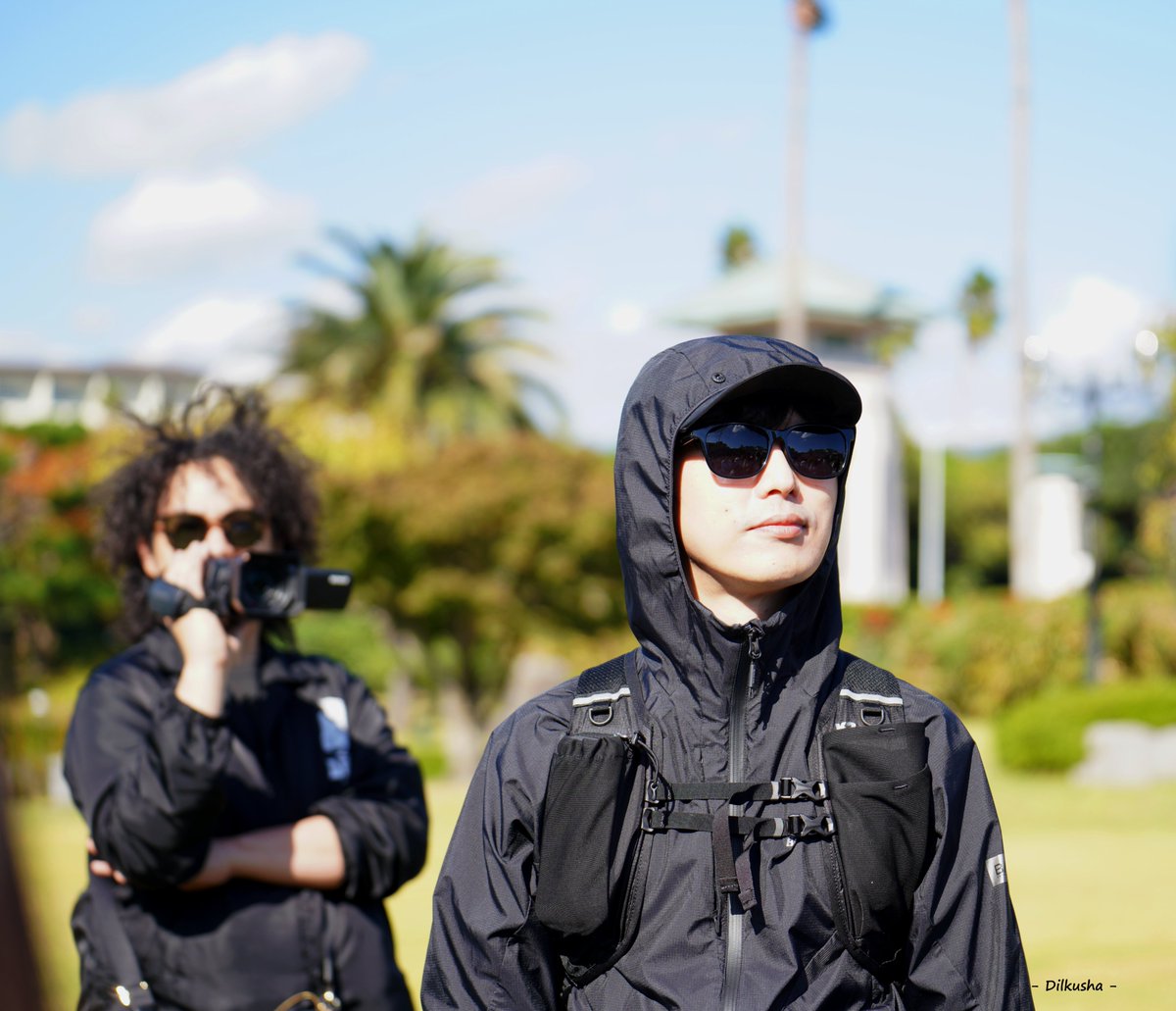 자연광 아래 하현우
플로깅 시작 전
물방울 치호님 촬영中...

#하현우 #국카스텐 #플로깅 #플라스틱제로제주 #제로웨이스트 #롯데호텔 #Guckkasten #자연광최고 #제주도 #야자수...