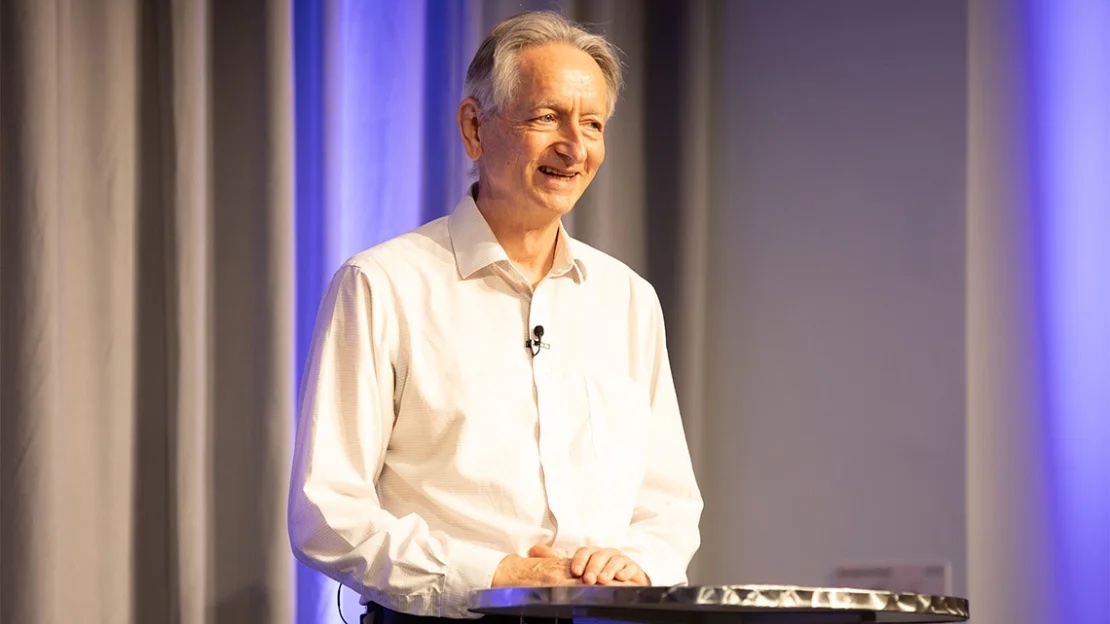 University of Toronto (@uoft) on Twitter photo .<a href="/UofTCompSci/">U of T Department of Computer Science</a>'s Geoffrey Hinton to give scholarly talk on whether AI will eclipse human intelligence #UofT 💻 uoft.me/9PD .<a href="/UofTCompSci/">U of T Department of Computer Science</a>'s Geoffrey Hinton to give scholarly talk on whether AI will eclipse human intelligence #UofT 💻 uoft.me/9PD