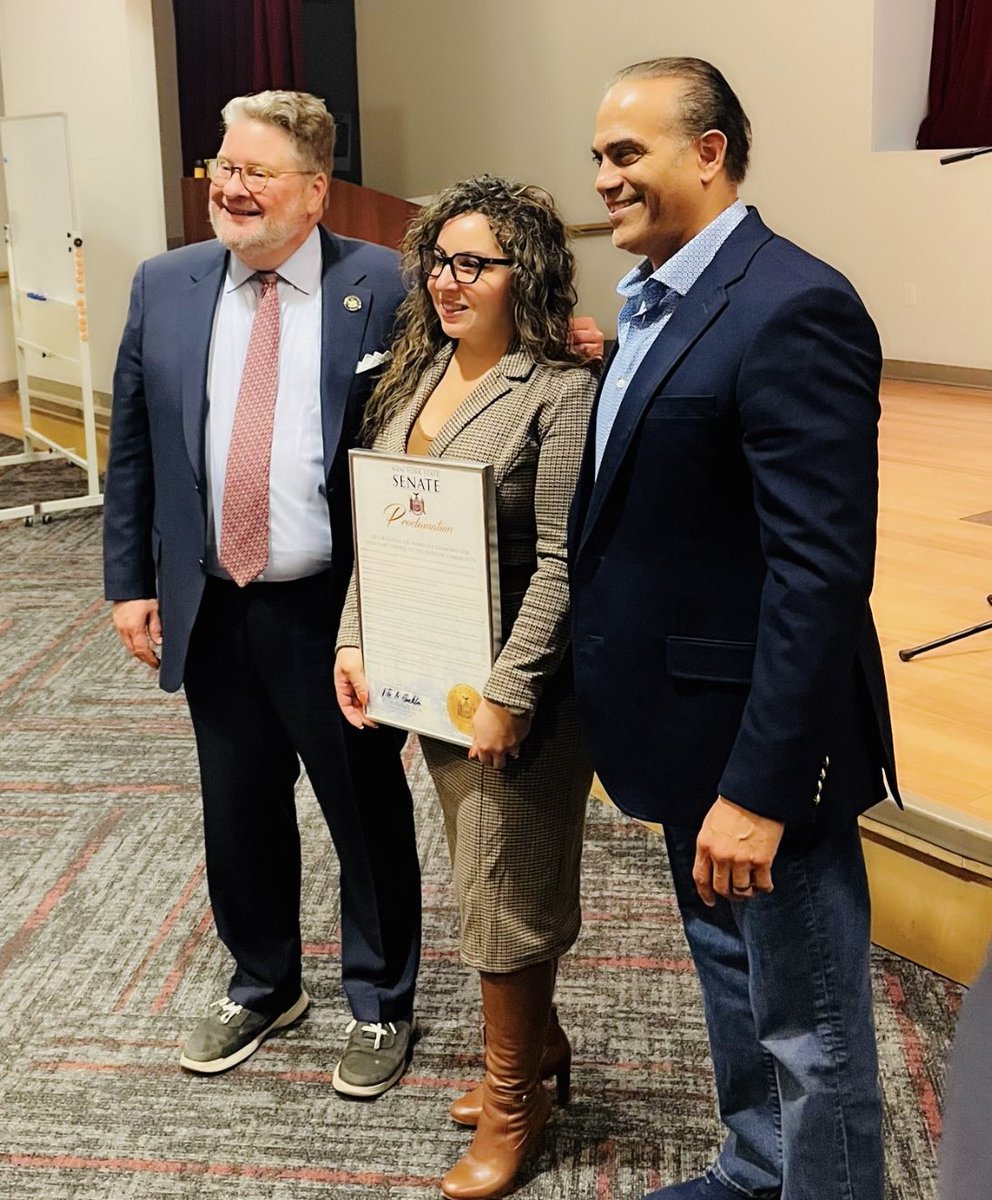 #Congratulations @Diamond_Mad27, @Mville_College #EdLeadership! Honored w/ NYS Senate Proclamation from @SenatorHarckham for her contribution to the Hispanic community. #HispanicHeritageMonth nysenate.gov/newsroom/press…
