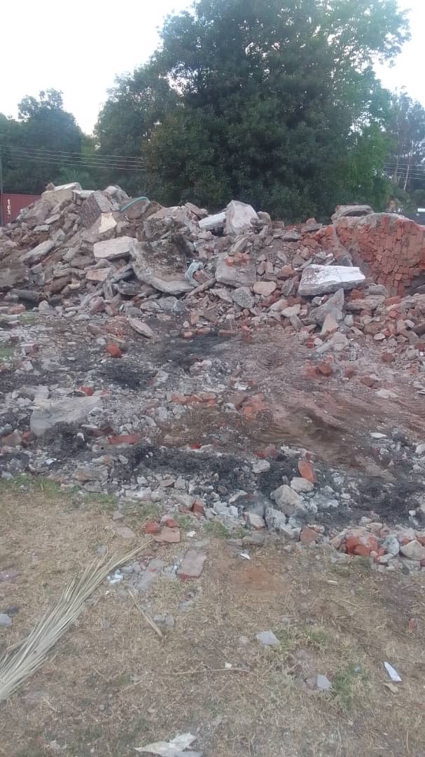 kudvicSales's tweet photo. Rubble collection, site clearing for cluster house in Mt Pleasant. Why not hire with and have your job done in no time at all on affordable rates.

Email: salesandadmin@kudvic.co.zw
WhatsApp: +263786871094
https://t.co/EugPCcvUda https://t.co/JBeoMngSxk