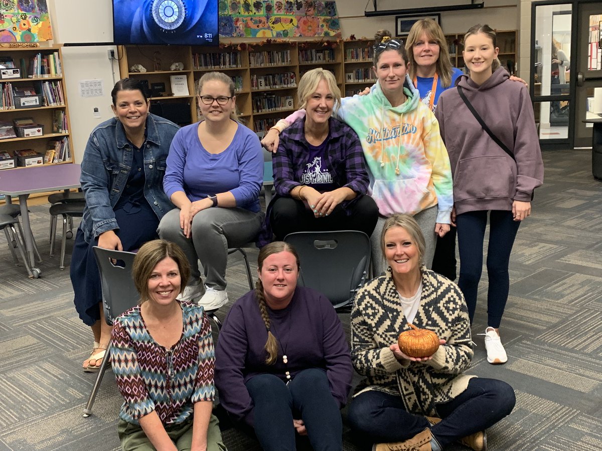 margaret_ps's tweet image. Just some of our staff wearing blue, orange, and/or purple to raise awareness about learning differences. Thanks to our Student Council for organizing today. 💙🧡💜#ADHD #LearningDifferences #DyslexiaAwarenessMonth #StudentVoice #Mustangs #MargaretProud