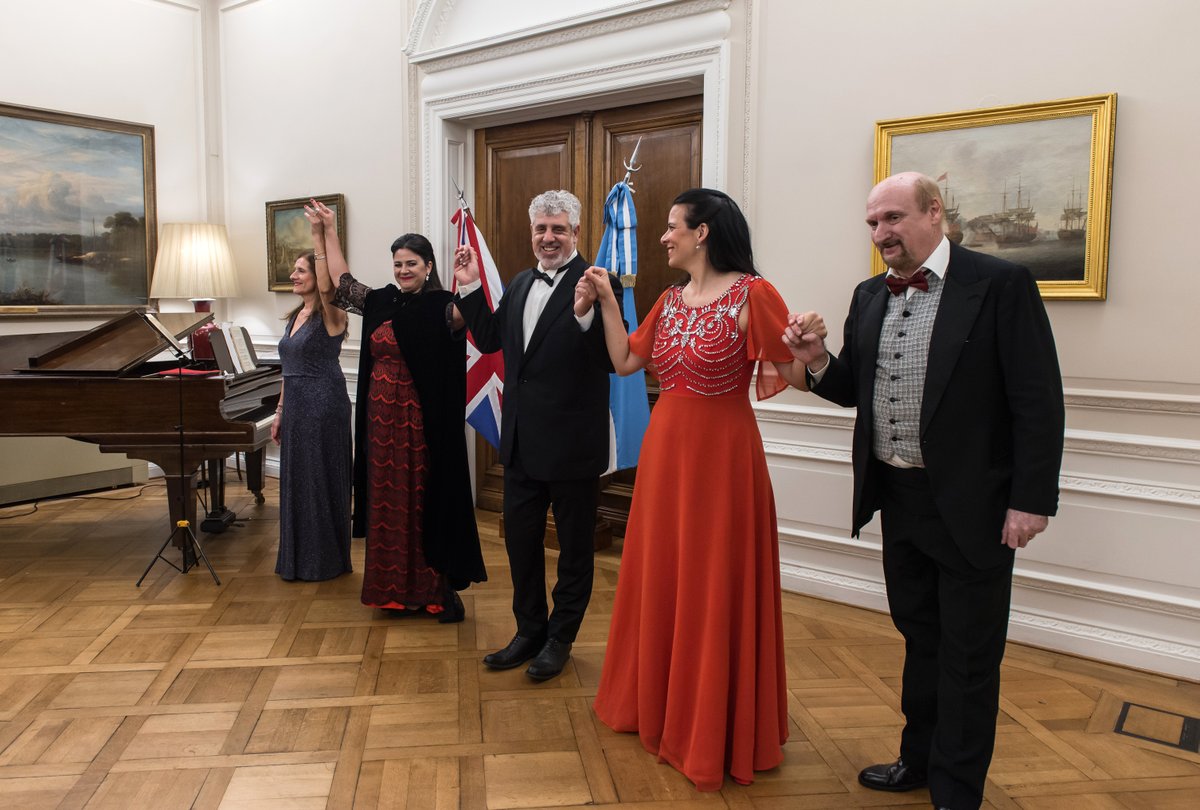 ABCC_Argentina's tweet photo. ABCC Gala Lírica - Ópera y Tango, en la Residencia de la Embajada Británica. 23 de Octubre. 
Cantantes: Mariana Carnovali, Omar Carrión, Angie Maya y Darío Sayegh. Pianista: Eduviges Picone.
A beneficio de las acciones sociales que lleva adelante el ABCC. https://t.co/vTprOmshn2