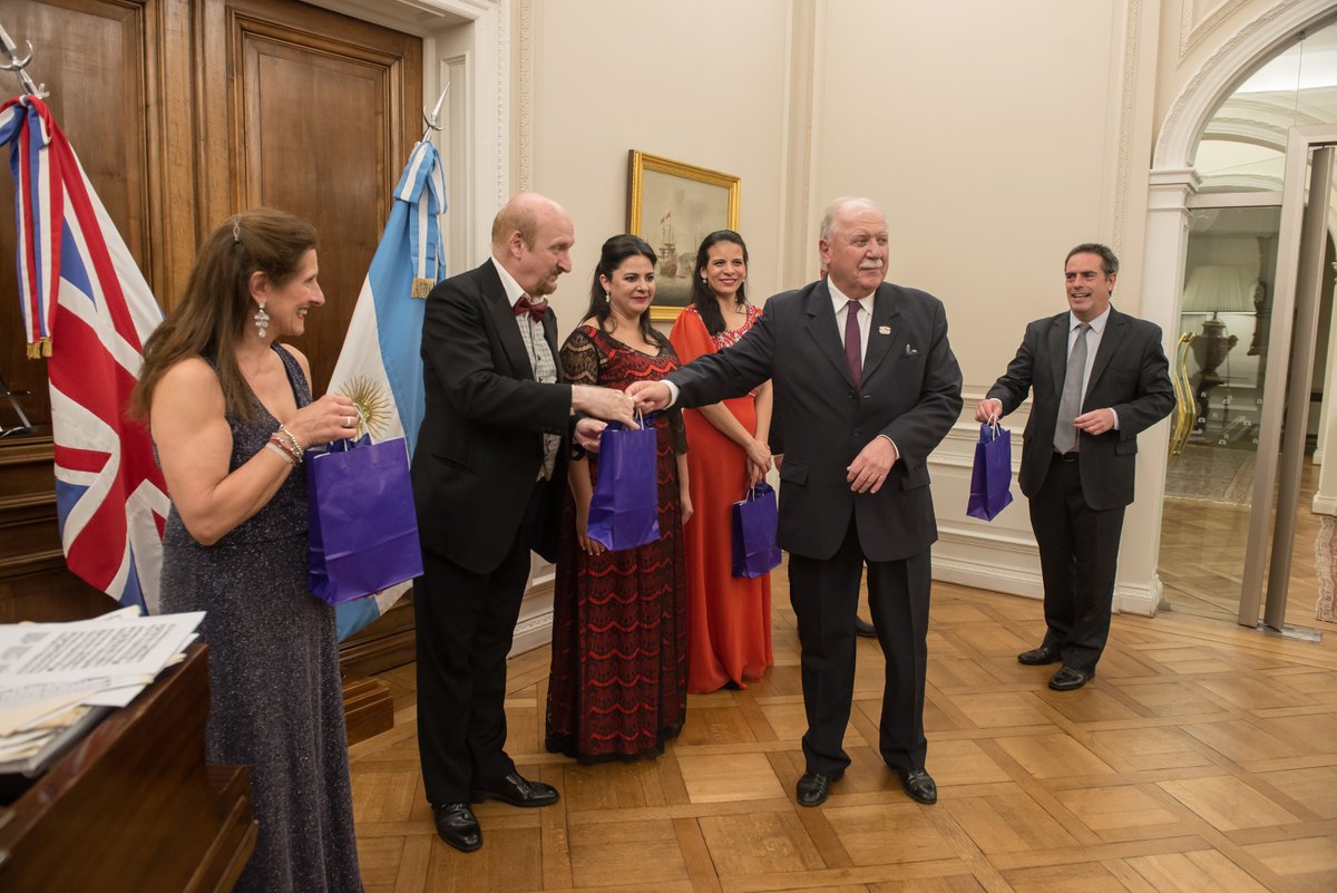 ABCC_Argentina's tweet photo. ABCC Gala Lírica - Ópera y Tango, en la Residencia de la Embajada Británica. 23 de Octubre. 
Cantantes: Mariana Carnovali, Omar Carrión, Angie Maya y Darío Sayegh. Pianista: Eduviges Picone.
A beneficio de las acciones sociales que lleva adelante el ABCC. https://t.co/vTprOmshn2