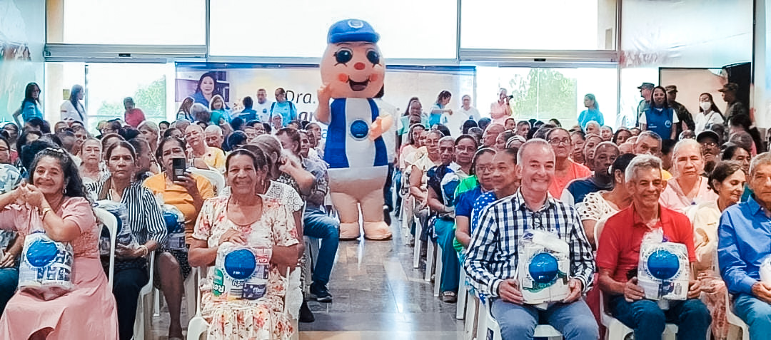 FIMLM's tweet photo. 👵🏼👨‍🦽#AdultosMayores y #PersonasConDiscapacidad de #Valledupar, Cesar 🇨🇴 participaron en el taller:  Reconociendo y manejando mis emociones, en un ambiente de aprendizaje de valores y actividades culturales. 🧼También recibieron kits de aseo.

👉Leer más: https://t.co/3qjpeaRAB9 https://t.co/IQRzLI8ow1