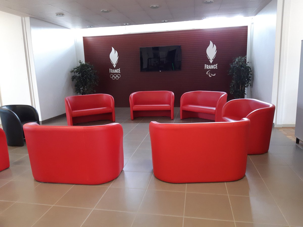 MickaelBellec's tweet photo. Nouvelles interventions auprès des DE AMM (accompagnateur moyenne montagne) sur le lien avec les scolaires du 1er D°. Le Creps Vichy Bellerive est quasi livré pour 2024. #MichaelRoux https://t.co/9RbaxLJYsh