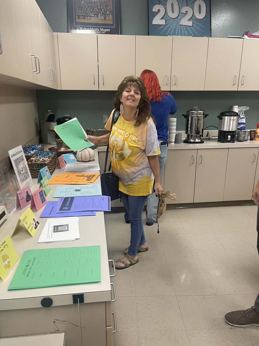 jmscfla's tweet photo. Excited to offer our 1st "Grab &amp; GROW" with IB &amp; AVID mailroom PD @WalkerMiddleIB  IB is the why &amp; AVID is the how! #BalancedCollaboration @AVID4611 @iborganization @mypflibs @HillsboroughSch https://t.co/35TEMxydeC