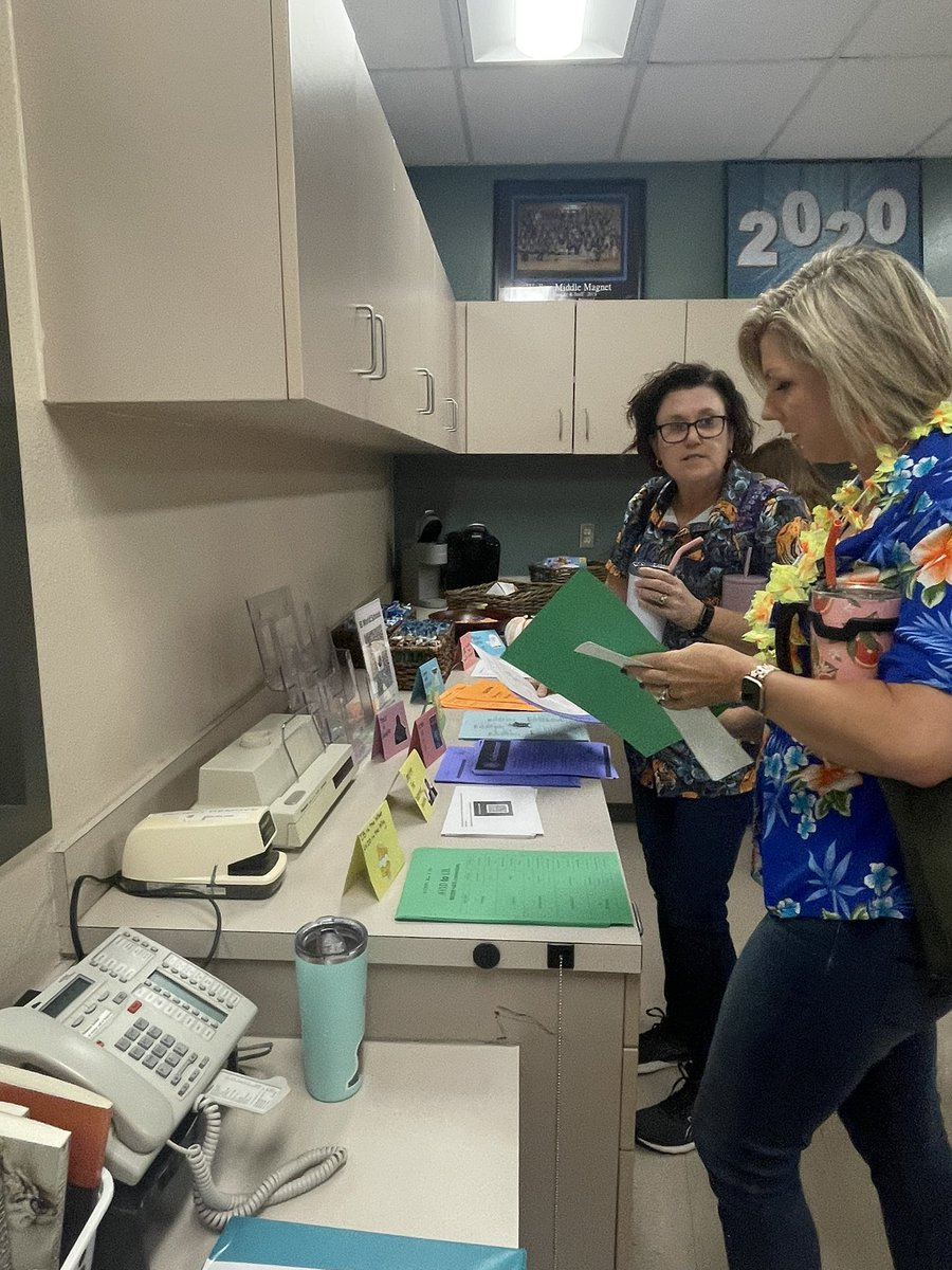 jmscfla's tweet photo. Excited to offer our 1st "Grab &amp; GROW" with IB &amp; AVID mailroom PD @WalkerMiddleIB  IB is the why &amp; AVID is the how! #BalancedCollaboration @AVID4611 @iborganization @mypflibs @HillsboroughSch https://t.co/35TEMxydeC