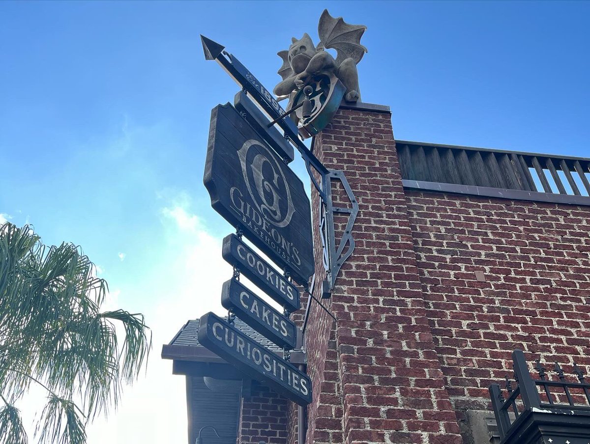 fear_thy_beard's tweet photo. Went off to Disney Springs with my wife this past weekend for my birthday. #GideonsBakehouse 🍪 #TheEdison 🍔 🐟 #DisneySprings https://t.co/gEDya8SRWE