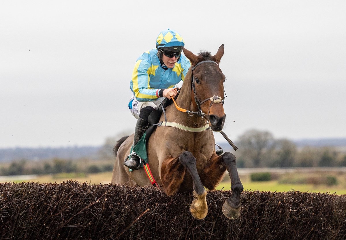 🏇 Per @AtTheRaces, John McConnell on MAHLER MISSION: 'He was running a very big race in the National Hunt Chase when making his exit. Nobody would dispute the thought that he was ridden a bit too aggressively, but he was still bang there. If he was ridden a bit more…