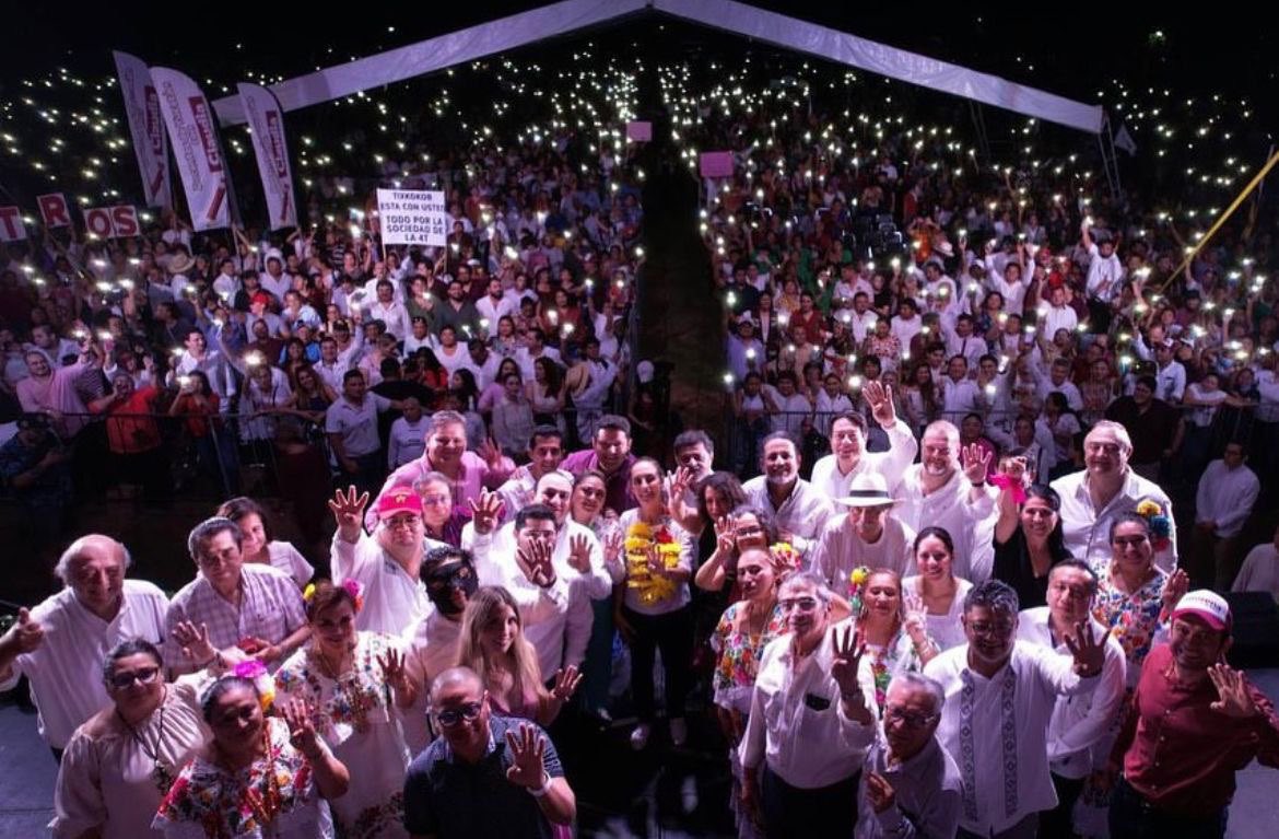 Una mujer que transformó la Ciudad de México, que redujo los índices de inseguridad a niveles récord, que habla perfecto inglés, que tiene un doctorado y un Premio Nobel y que no tiene otro interés más que servir a México, por eso #MéxicoConClaudia 
¡Dale RT si estás de acuerdo!!