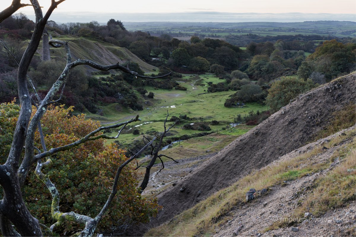 Looe Directory (@looedr) on Twitter photo Caradon Mining District at sunrise. Caradon Mining District at sunrise.