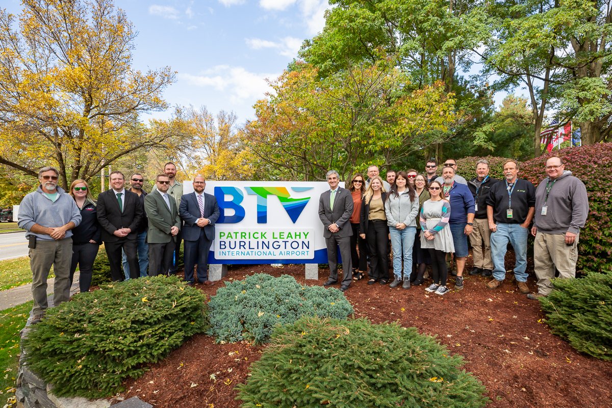 LeahyBTV's tweet photo. We had the honor of unveiling our new logo last week to Senator Patrick Leahy, Friends, Partners, Neighbors, Colleagues, and the City team. Thank you ALL for your support!
Welcome to the Patrick Leahy Burlington International Airport!!!
#flybtv #leahybtv #bestsmallairport https://t.co/MIUGcQydFu