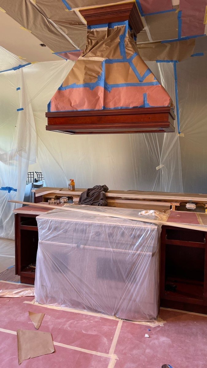 CCFFcompany's tweet image. Behind the scenes look at an active refinishing site 🔍️ Our prepping process ensures the only thing getting touched with paint is the cabinets!!⁠
⁠
⁠

#refinishing #cabinetrefinishing #cabinetpainting #kitchenremodel #kitchenreno #paintcrew #refacing #atlanta #kennesaw