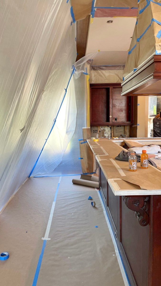 CCFFcompany's tweet image. Behind the scenes look at an active refinishing site 🔍️ Our prepping process ensures the only thing getting touched with paint is the cabinets!!⁠
⁠
⁠

#refinishing #cabinetrefinishing #cabinetpainting #kitchenremodel #kitchenreno #paintcrew #refacing #atlanta #kennesaw