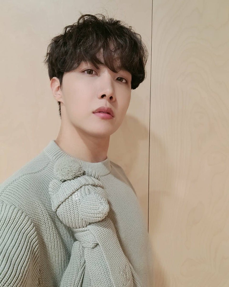 TanviTambe7's tweet photo. @TOP100KPOP https://t.co/Ez8HyNoRkI