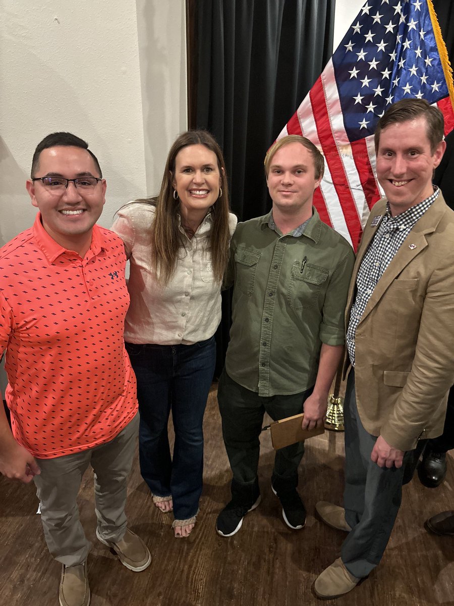 The #NWA Young Republicans were glad to see Governor @SarahHuckabee while #bentonville was Capital For a Day.

#arpx #bentoncounty #bentonvillear