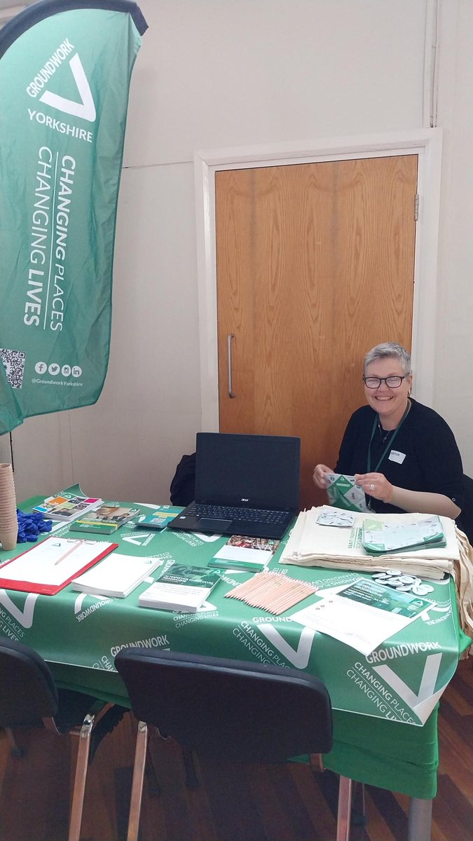 GroundworkYorks's tweet photo. Our #NorthYorkshire team are at @AskhamBryan talking about all of the wonderful opportunities we have coming up (you won't miss them with their new flag from @northern_flags!)
#york #alternativecurriculum #owl #woodlandlearning #forestschool #internships #outdoorlearning https://t.co/jp5M229Be9