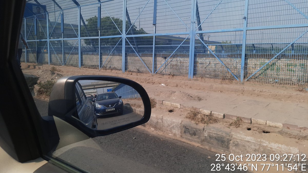 CleanDelhi7's tweet photo. @DelhiPwd 
@IFC_Dpt 
@CPCB_OFFICIAL
New road prepared on bridge over Drain on Burari Chowk but all sand lifted and stacked on footpath which is causing air pollution. Please remove it. https://t.co/hjYvaXhLxo